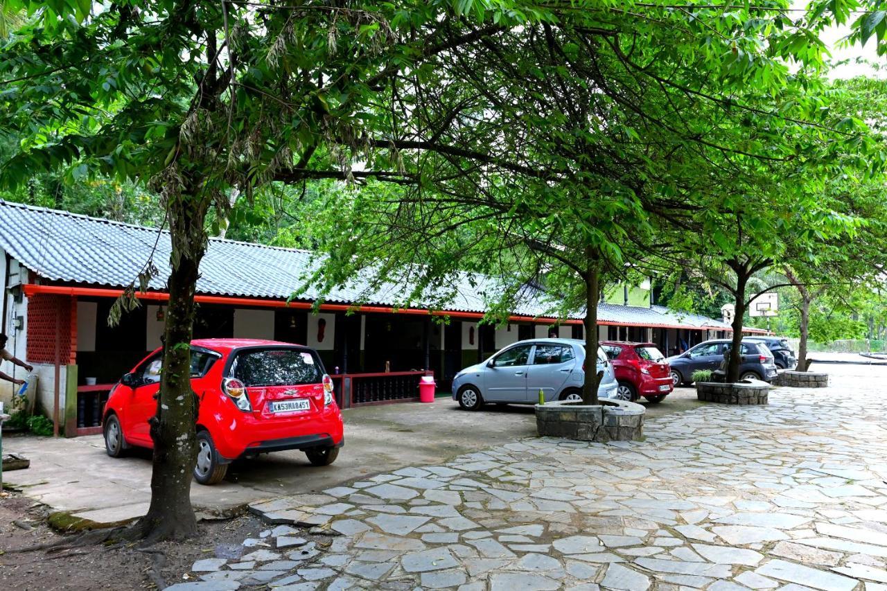 Leisure Homestay - Pool, Boating, Zipline, Home Food, Estate Chikmagalūr Extérieur photo