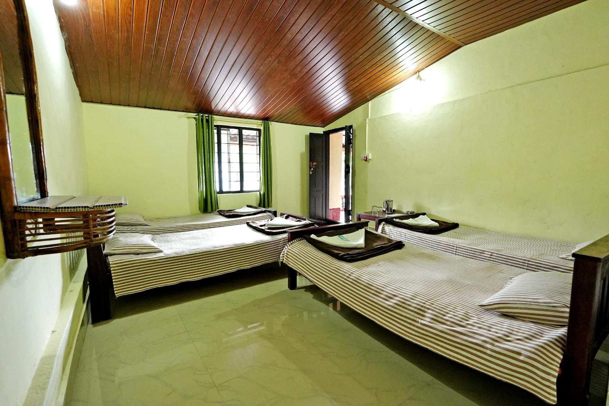 Leisure Homestay - Pool, Boating, Zipline, Home Food, Estate Chikmagalūr Extérieur photo