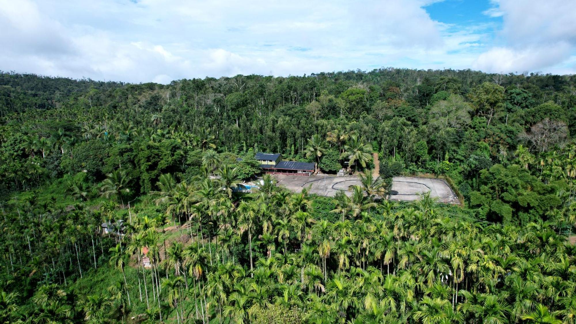 Leisure Homestay - Pool, Boating, Zipline, Home Food, Estate Chikmagalūr Extérieur photo