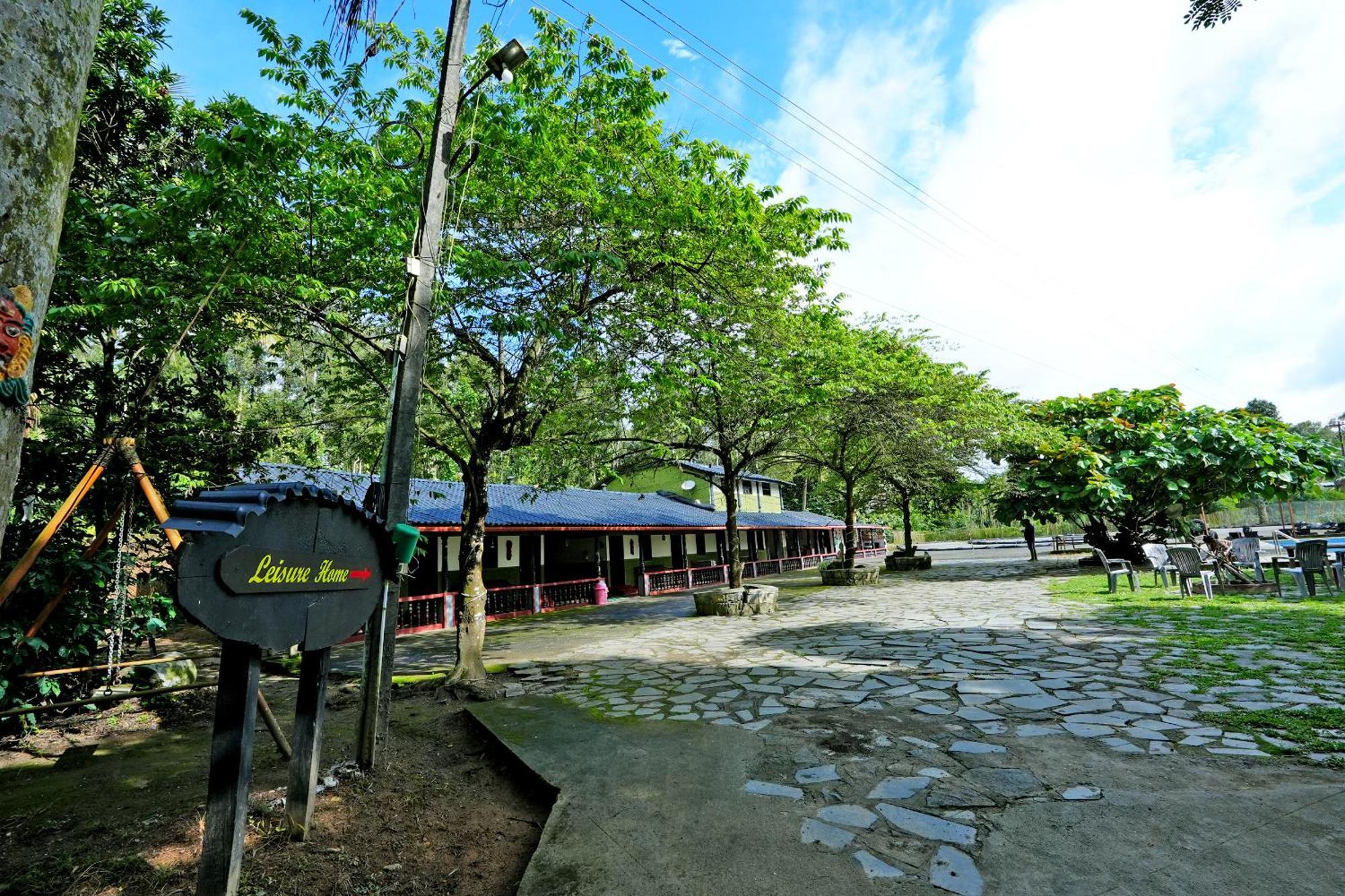 Leisure Homestay - Pool, Boating, Zipline, Home Food, Estate Chikmagalūr Extérieur photo