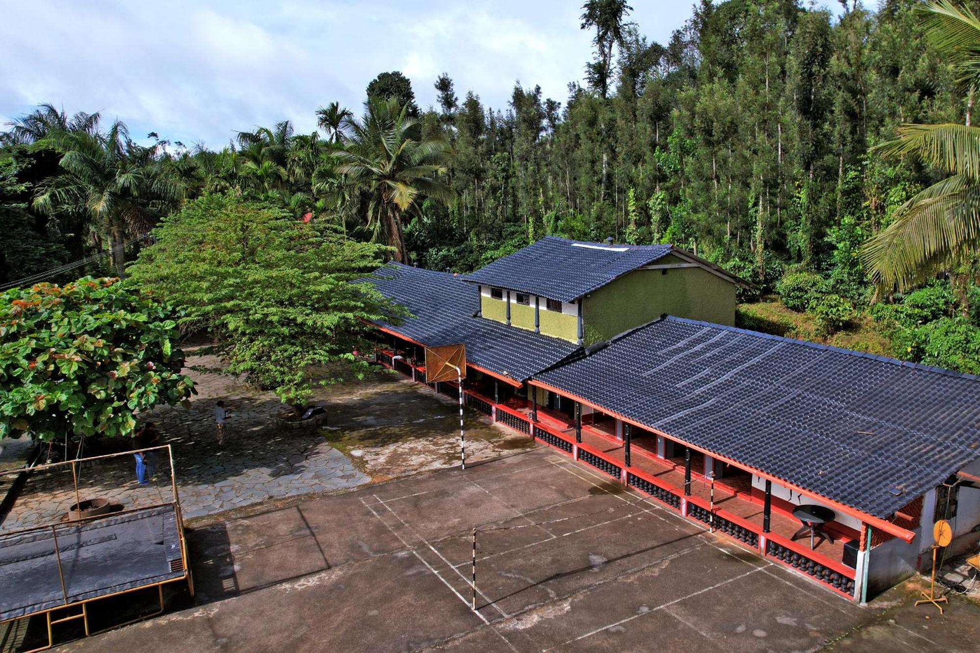 Leisure Homestay - Pool, Boating, Zipline, Home Food, Estate Chikmagalūr Extérieur photo